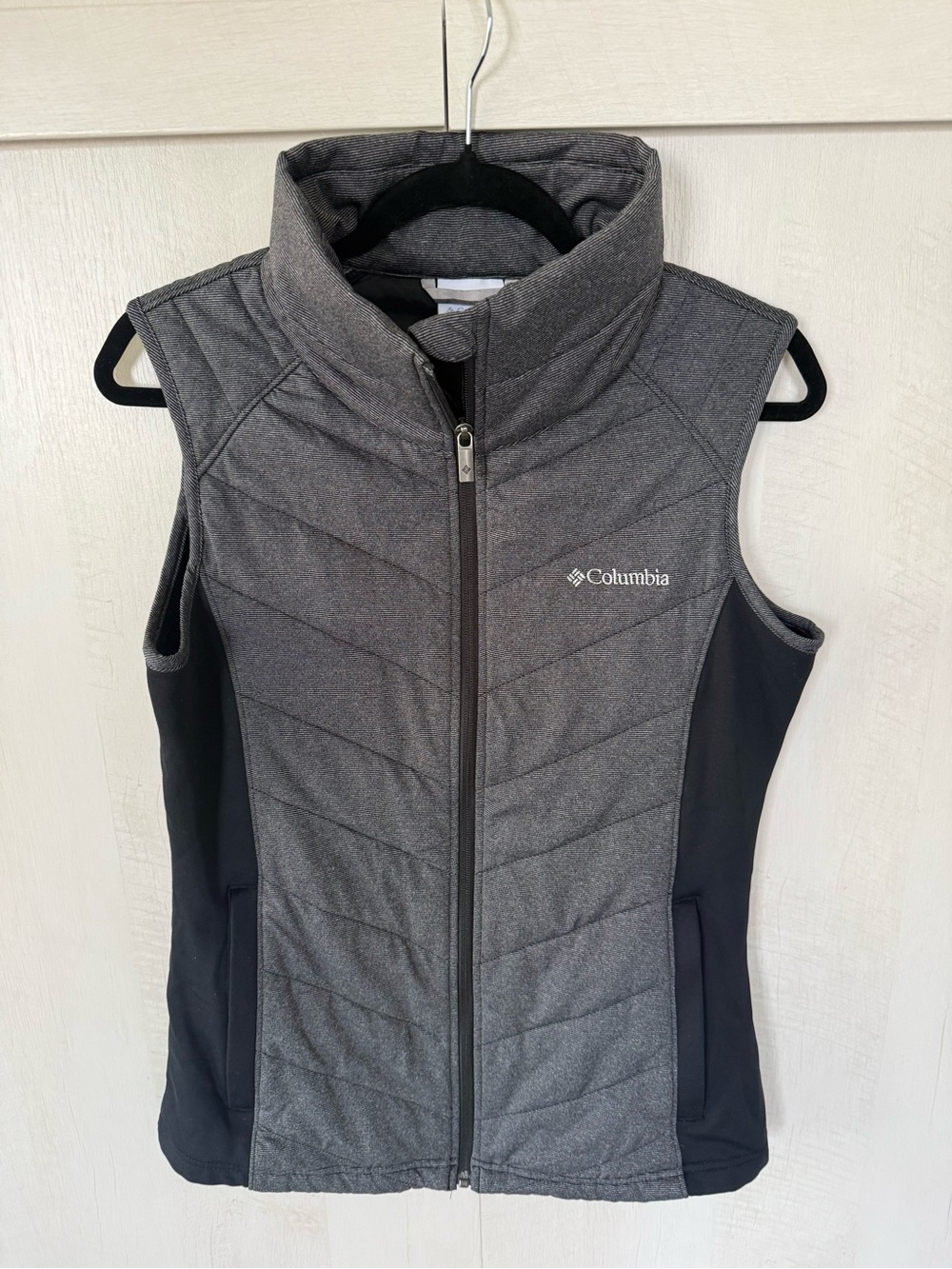Columbia Women's Grey Quilted Vest Medium